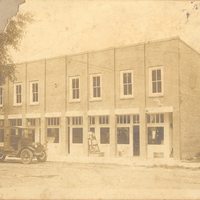 Arthur Bullard Newton&#039;s Fourth Store