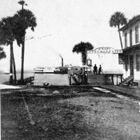 Paddle Steamer &#039;City of Jacksonville&#039; at the Dock